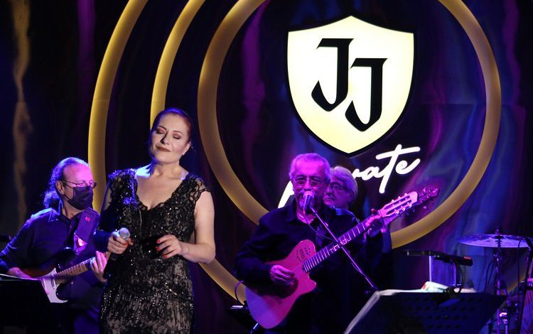 Candan Erçetin’den ‘Joker’ performans Candan Erçetin’den ‘Joker’ performans