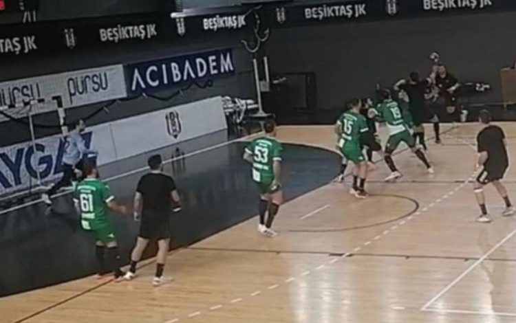 Sakaryalı hentbolcular Beşiktaş’ı mağlup etti Sakaryalı hentbolcular Beşiktaş’ı mağlup etti