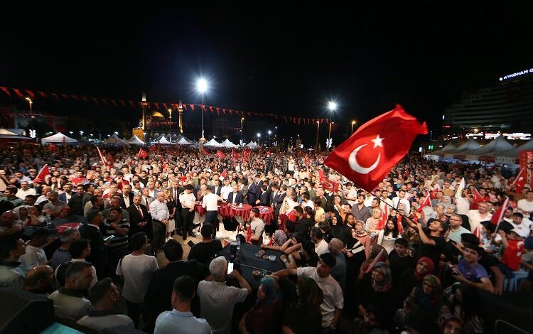 Kayseri dinamikleri ‘Yüzyılın Kahramanları’na övgü yağdırdı