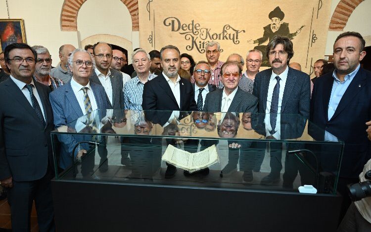 ‘Bursa Yazması’ ilim alemine armağan edildi ‘Bursa Yazması’ ilim alemine armağan edildi
