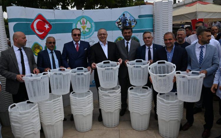 Manisa’da üzüm sepetleri sonrası zeytin kasaları da dağıtılacak