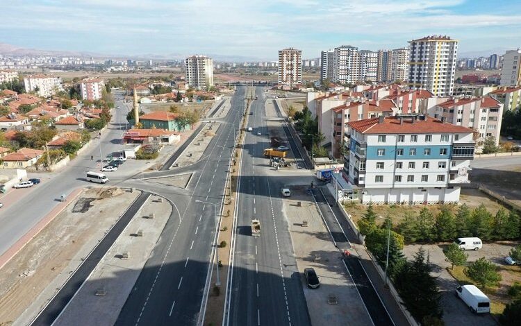 Kayseri Kocasinan asfaltta gece gündüz mesaiyle rekor kırdı Kayseri Kocasinan asfaltta gece gündüz mesaiyle rekor kırdı