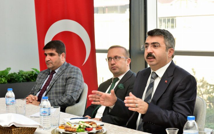 Bursa Yıldırım Belediye Başkanı okul müdürleri ile buluştu Bursa Yıldırım Belediye Başkanı okul müdürleri ile buluştu