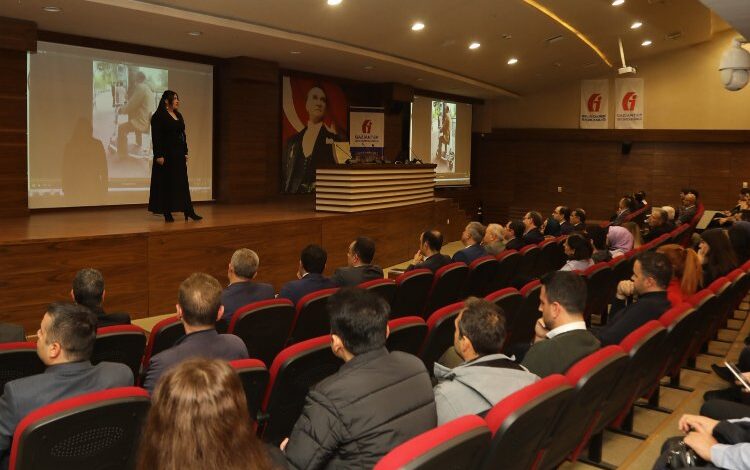 Gaziantep’te Vergi Dairesi personeline ‘metaverse’ konferansı