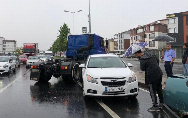 Düzce’de maddi hasarlı kaza Düzce’de maddi hasarlı kaza