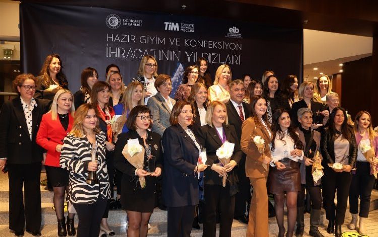 Moda endüstrisinin yıldızları ödüllerine kavuştu