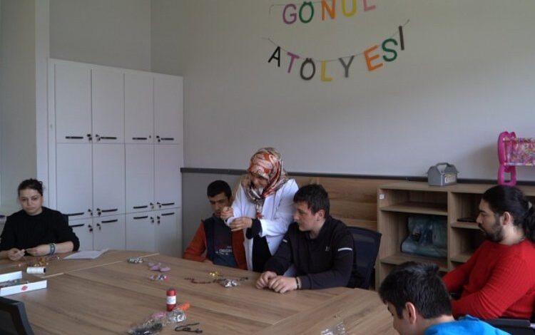 Gönül Atölyesi engelleri kaldırıyor Gönül Atölyesi engelleri kaldırıyor