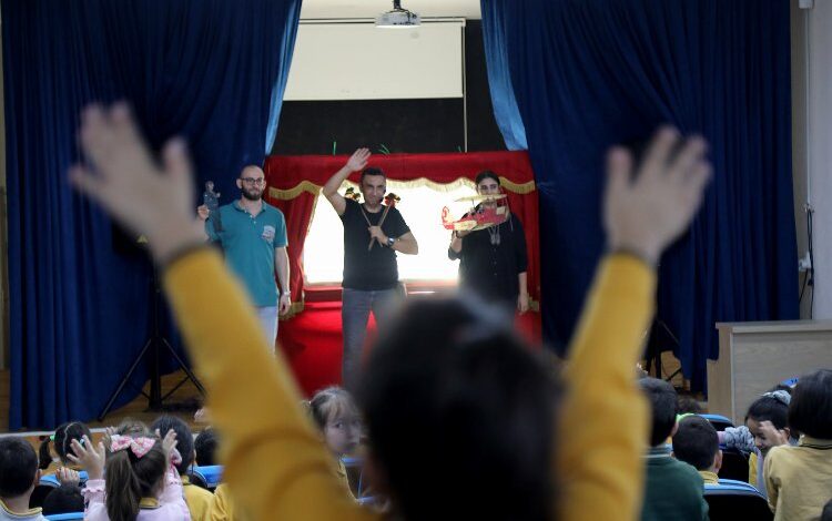 ‘Karagöz Göklerde’ 13 ilçede miniklere kültürü aktardı ‘Karagöz Göklerde’ 13 ilçede miniklere kültürü aktardı