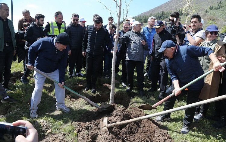 Bakan Hulusi Akar’dan doğa yürüyüşü Bakan Hulusi Akar’dan doğa yürüyüşü