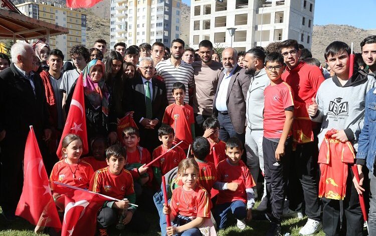 Altınoluk Sosyal Yaşam Merkezi’ne Kayserispor sürprizi