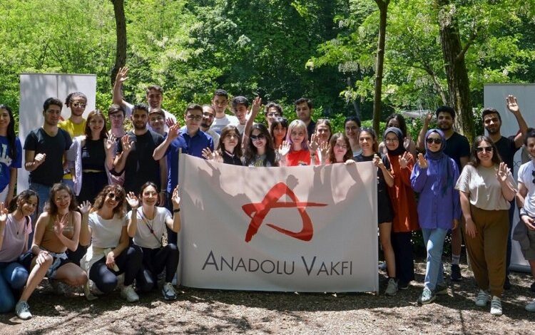 Anadolu Vakfı gençlere burs desteğini sürdürüyor
