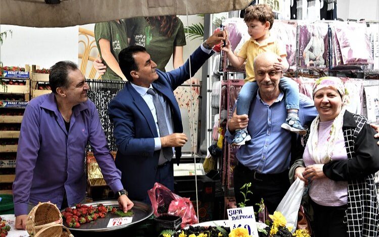 Mustafa Dündar Reyhan esnafıyla buluştu