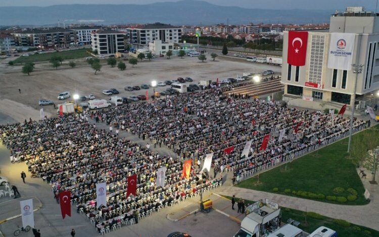 Denizlililer iftar meydanında buluştu Denizlililer iftar meydanında buluştu