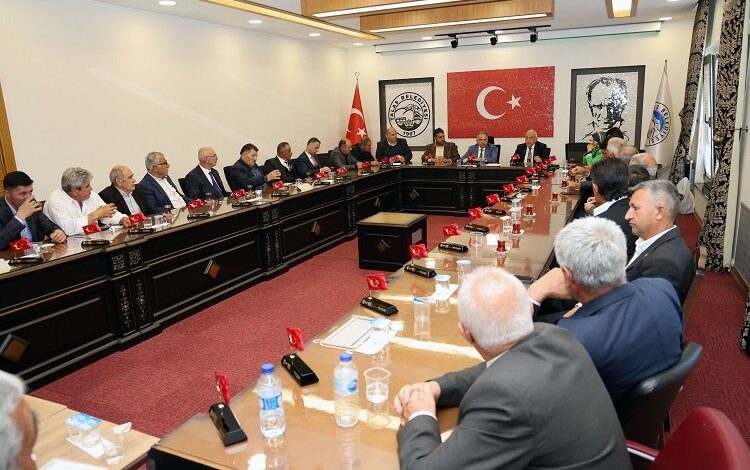 Kayseri Talas’ta cumhuriyet temalı muhtarlar toplantısı Kayseri Talas’ta cumhuriyet temalı muhtarlar toplantısı