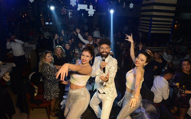 Mehmet Çevik’le yılbaşı coşkusu Mehmet Çevik’le yılbaşı coşkusu