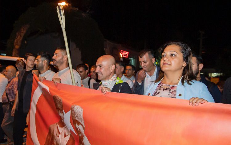 Meşalelerle İzmir yolundalar Meşalelerle İzmir yolundalar