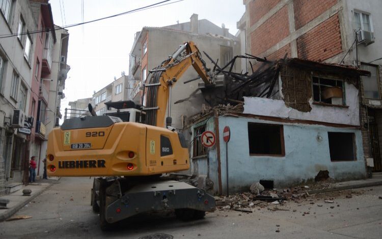 Bursa Osmangazi’de metruk temizlik Bursa Osmangazi’de metruk temizlik