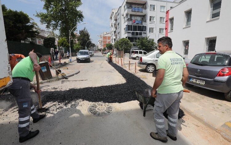 İzmir Narlıdere’de asfalt mesaisi İzmir Narlıdere’de asfalt mesaisi