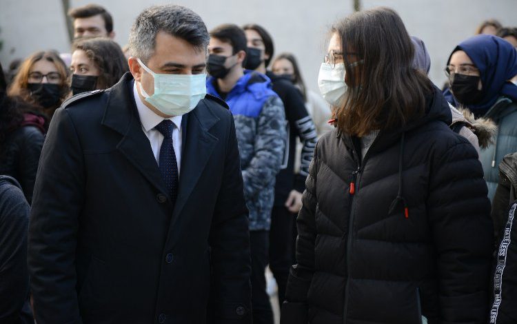 Bursa Yıldırım Belediye Başkanı Yılmaz’dan öğrencilere ziyaret Bursa Yıldırım Belediye Başkanı Yılmaz’dan öğrencilere ziyaret