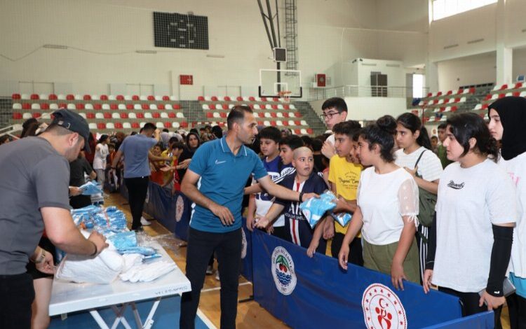 Dilovası’nda yaz sporda forma desteği Dilovası’nda yaz sporda forma desteği