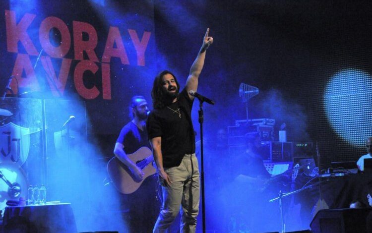 Koray Avcı Bursa’da sevenlerini mest etti