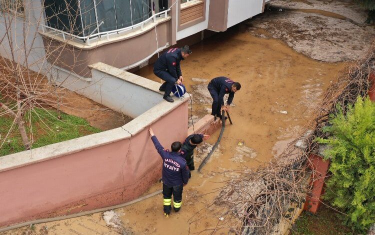 Gaziantep’te sel teyakkuzu… 305 müdahale olumlu sonuçlandı Gaziantep’te sel teyakkuzu… 305 müdahale olumlu sonuçlandı