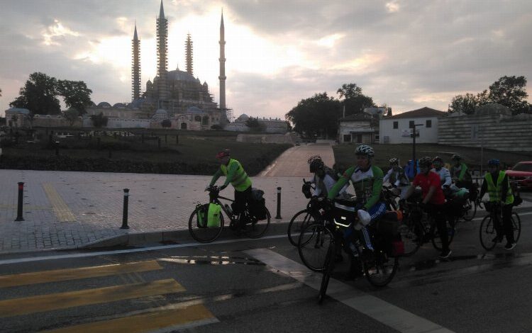 Uluslararası bisiklet turunun startı Edirne’den verildi Uluslararası bisiklet turunun startı Edirne’den verildi