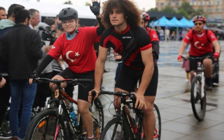 Kocaeli’de yağışa rağmen pedal çevirdiler