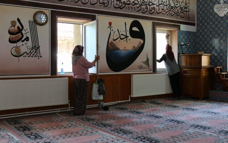 Pazaryeri’nin camileri ilk teravihe hazır