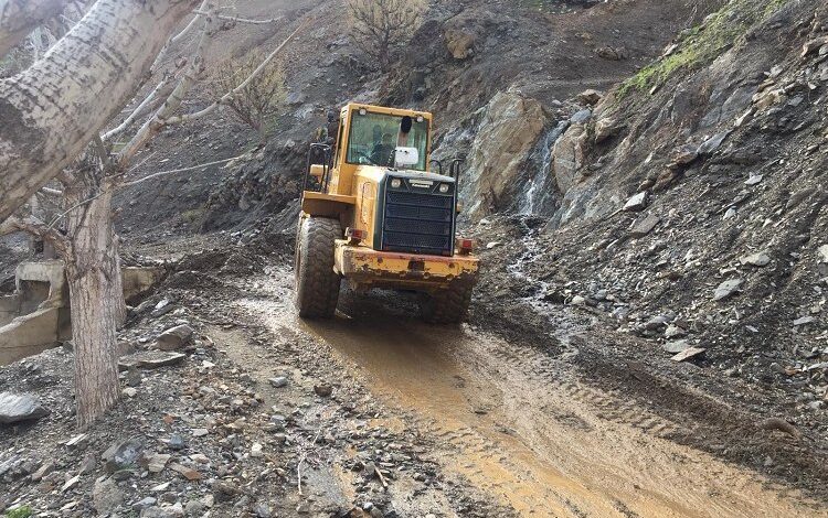 Sason’da heyelandan kapanan grup yolu ulaşıma açıldı Sason’da heyelandan kapanan grup yolu ulaşıma açıldı