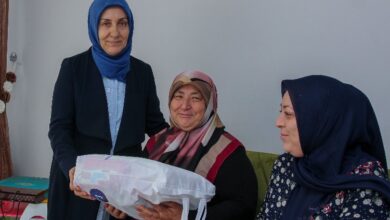 Depremzede ailelere Kütahya’dan destek sürüyor