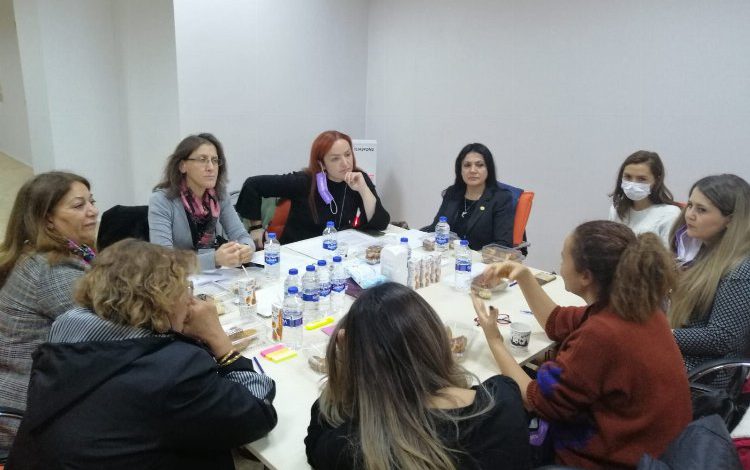 Kadın muhtarlar kadına yönelik şiddete karşı etkin olmak istiyor Kadın muhtarlar kadına yönelik şiddete karşı etkin olmak istiyor