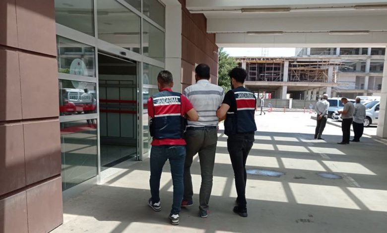 Adıyaman’da teröristlere kıyafet temin eden eski öğretmen tutuklandı