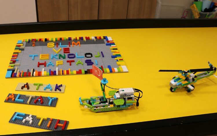 Sakarya’da milli araçlar robotikle buluştu Sakarya’da milli araçlar robotikle buluştu