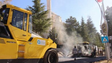 Elmalı Atatürk Caddesi’ne sıcak asfalt