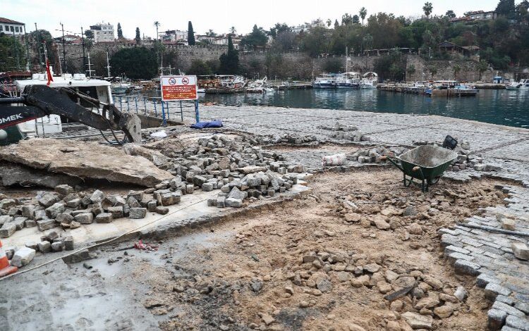 Fırtına yat limanını bu hale getirdi