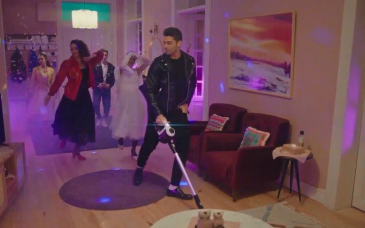 Nazan Öncel’in ‘Hüp’ü Masumlar Apartmanı ile seslendirildi Nazan Öncel’in ‘Hüp’ü Masumlar Apartmanı ile seslendirildi