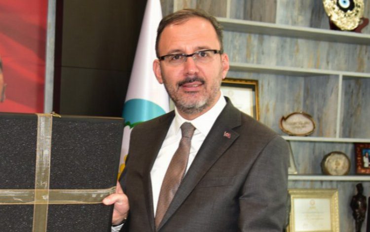 Gençlik Spor’dan 9,5 milyar liralık kredi ve burs ödemesi Gençlik Spor’dan 9,5 milyar liralık kredi ve burs ödemesi