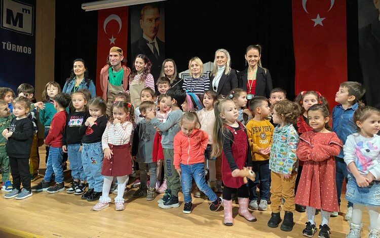 İzmitli çocuklar haklarını tiyatroyla öğrendiler