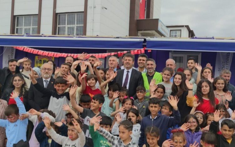 İzmit Adıyaman Çadır Yaşam Alanı’nda 23 Nisan coşkusu İzmit Adıyaman Çadır Yaşam Alanı’nda 23 Nisan coşkusu