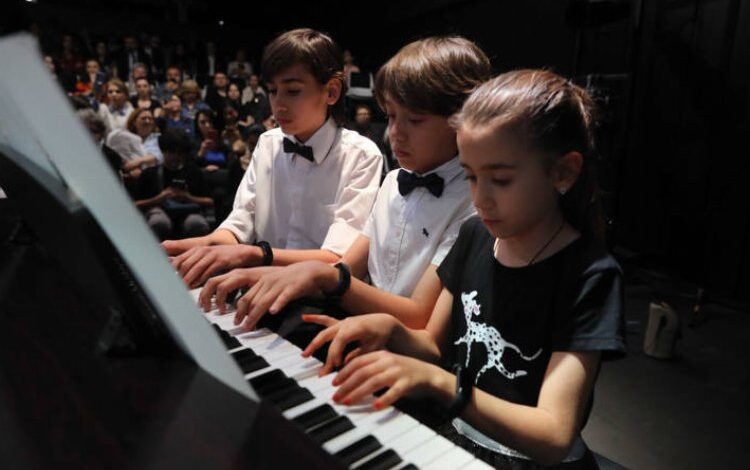 Öğrencilerden nefes kesen konser Öğrencilerden nefes kesen konser