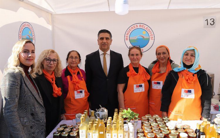 İzmir Menderes’te kadın kooperatifleri üretmeye devam ediyor