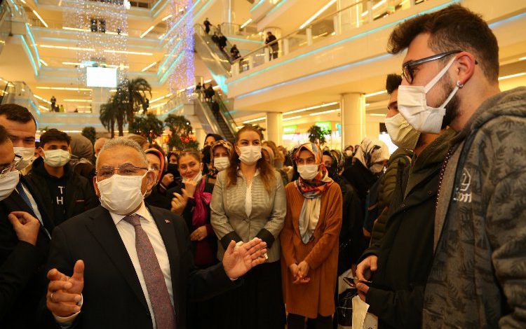 Kayseri’de üniversiteli öğrencilerden ‘çamaşırhane’ teşekkürü