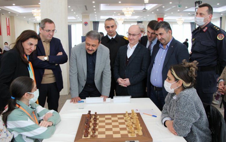 Balıkesir’de kadınlar satranç şampiyonası başladı