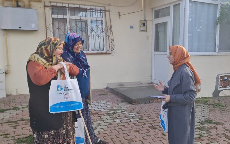İzmit Belediyesi, Arızlı’da vatandaşın kapısını çaldı İzmit Belediyesi, Arızlı’da vatandaşın kapısını çaldı
