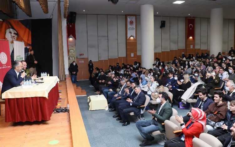 Bursa’da liseliler münazarada karşı karşıya geldi