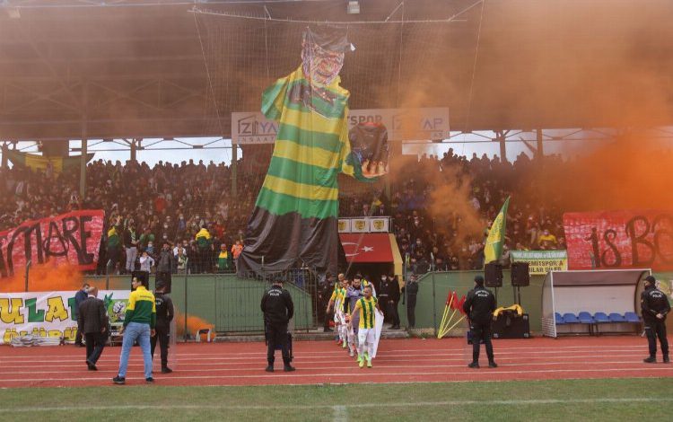 Balıkesir’de amatör kümede muhteşem koreografi Balıkesir’de amatör kümede muhteşem koreografi