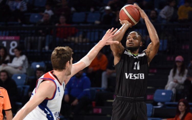 Potanın Tarzanları’ndan muhteşem performans Potanın Tarzanları’ndan muhteşem performans