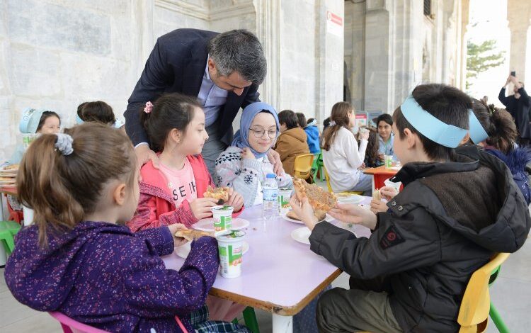 Bursa Yıldırım’da tekne orucu tutanlara erken iftar Bursa Yıldırım’da tekne orucu tutanlara erken iftar