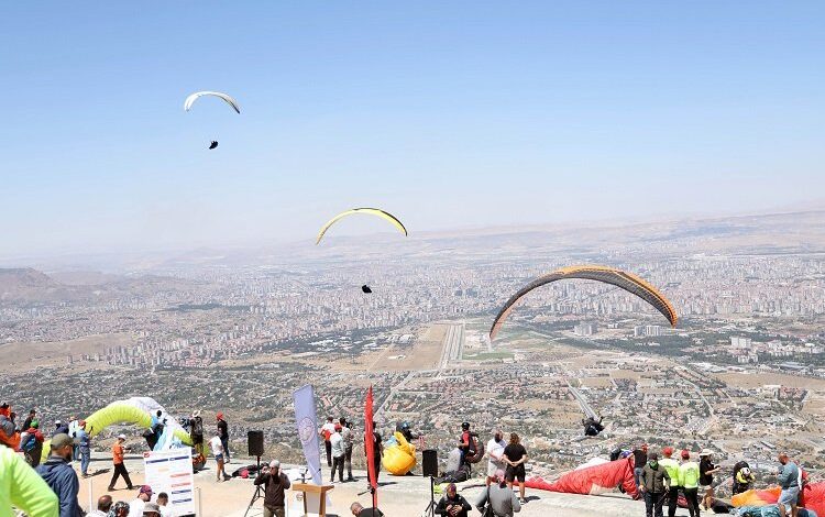 Kayseri Talas’ta Yamaç Paraşütü heyecanı